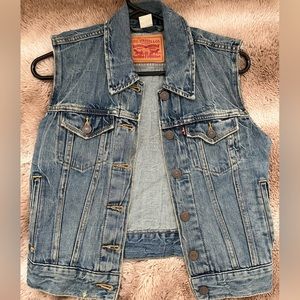 Levi’s denim vest size XS.